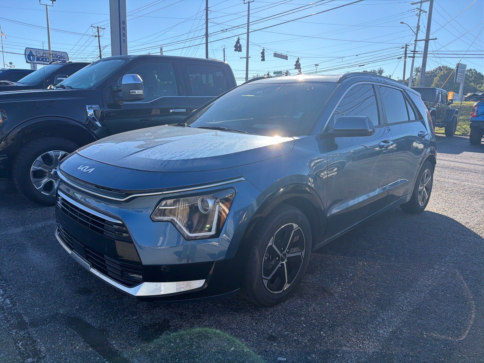Used 2024 Mineral Blue Kia SX image 1