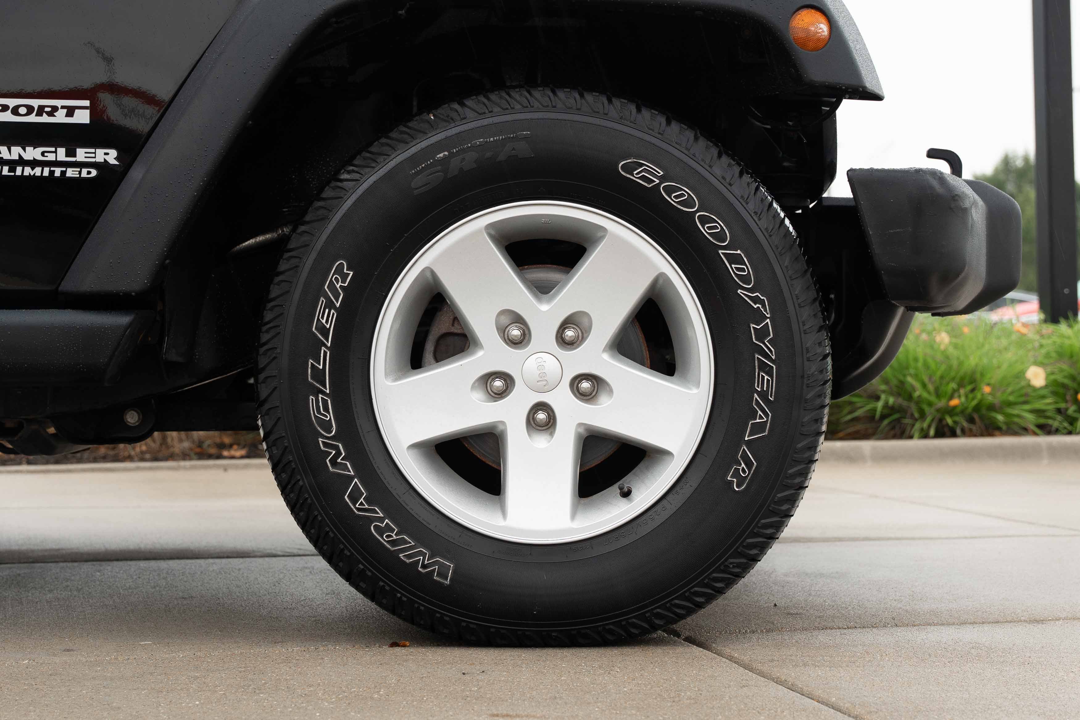 Used 2017 Black Clearcoat Jeep Sport image 25