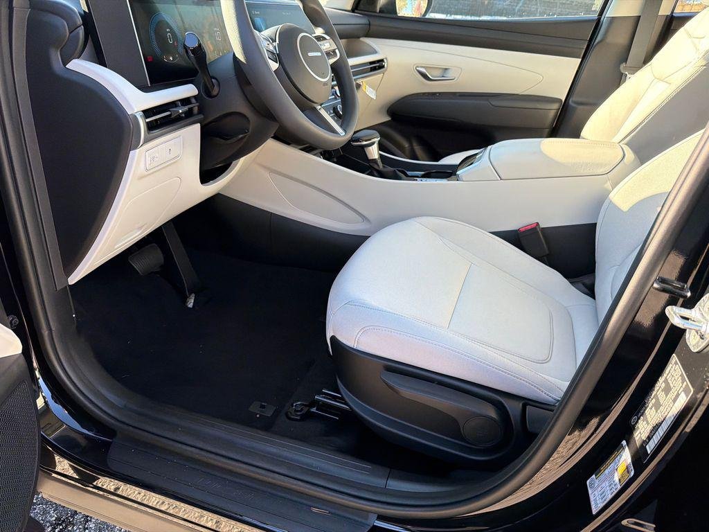 New 2026 Black Hyundai SE FWD image 9