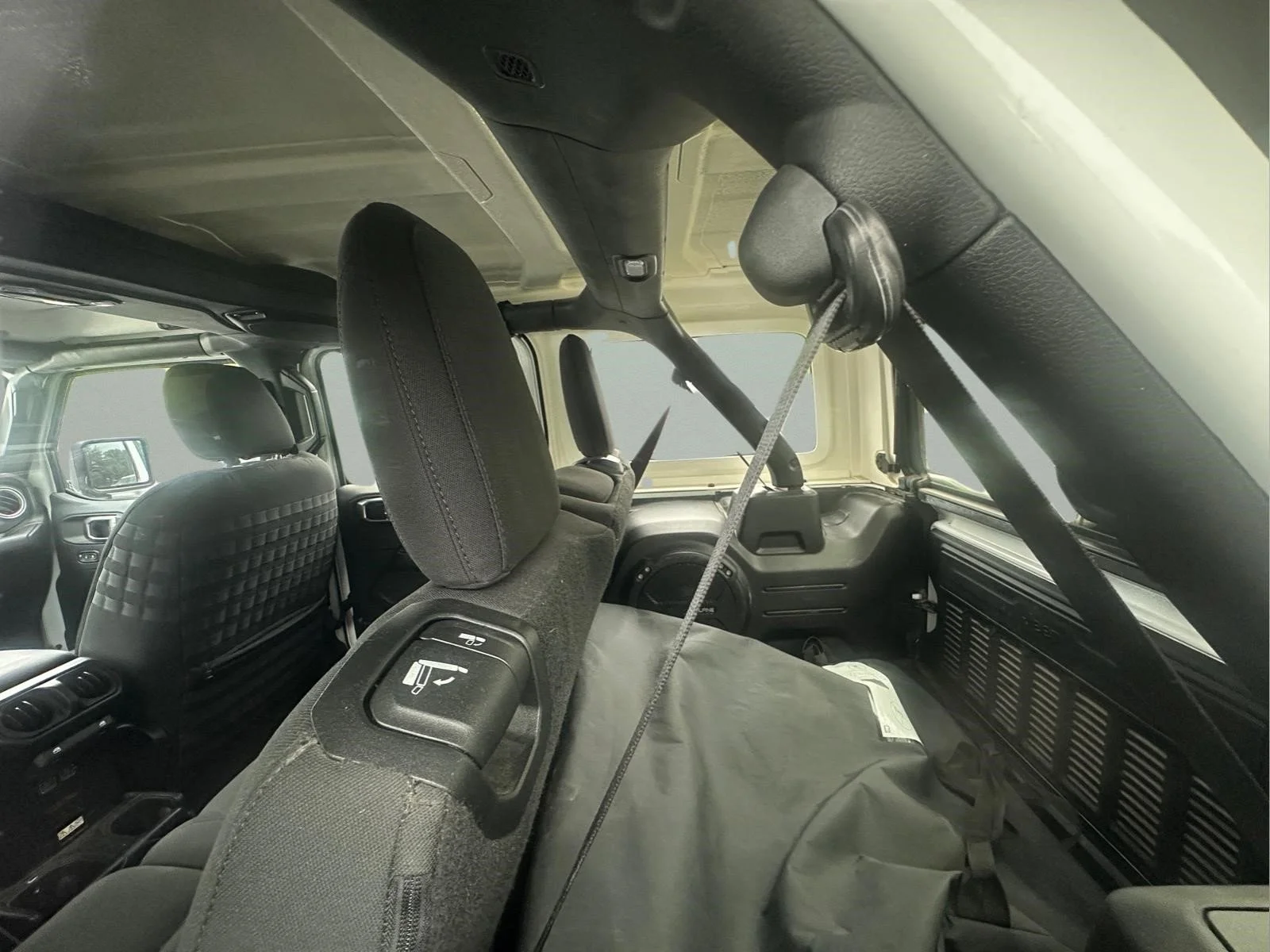 Used 2019 Bright White Clearcoat Jeep Sahara image 23