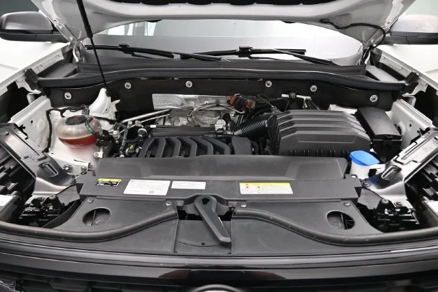 Used 2023 White Volkswagen 3.6L V6 SEL R-Line image 24