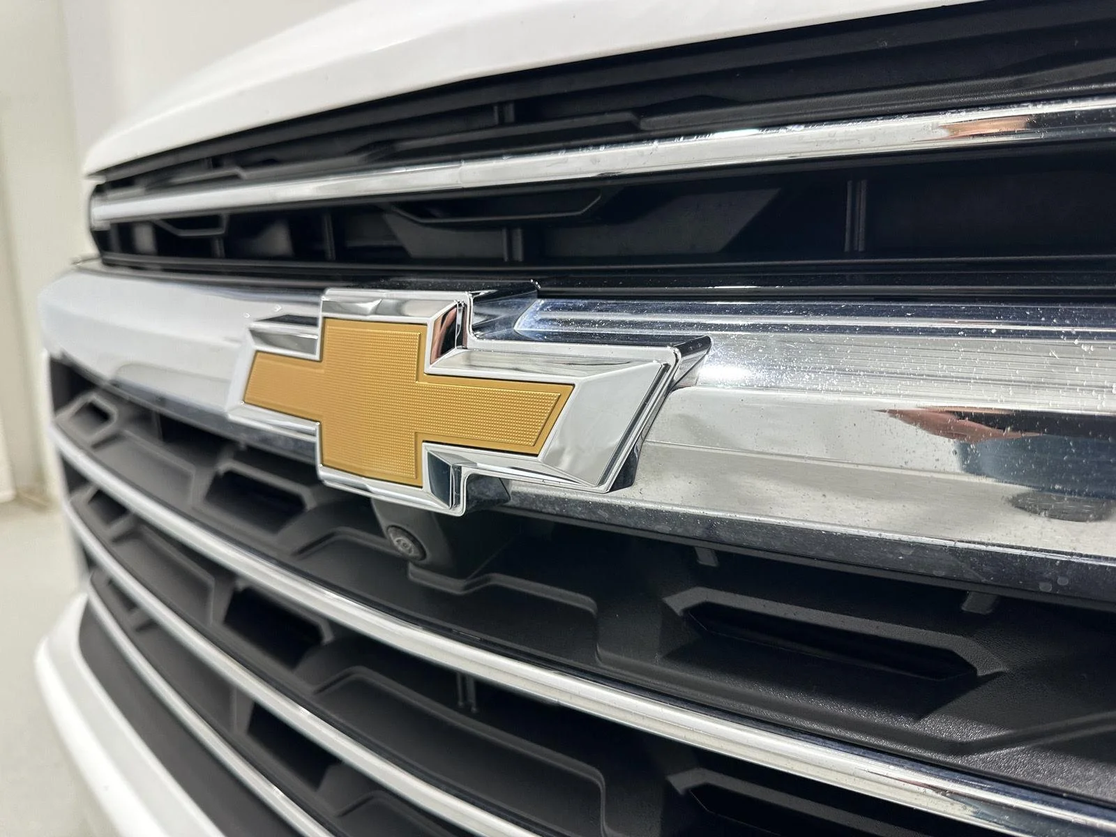 Used 2024 Summit White Chevrolet LT image 28