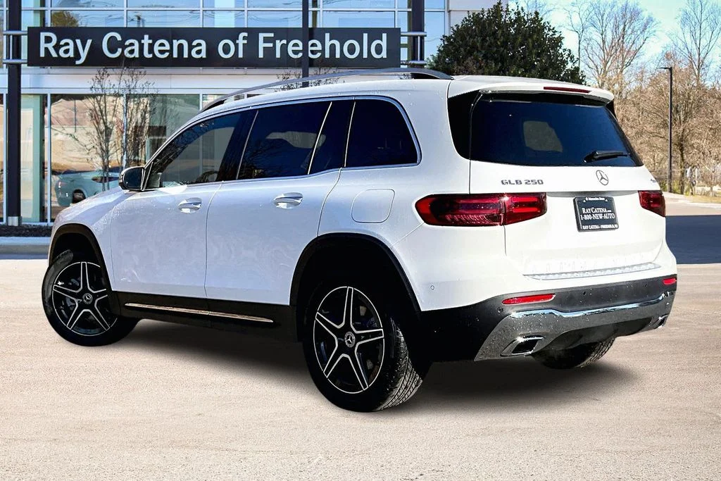 New 2026 White Mercedes-Benz GLB 250 image 3