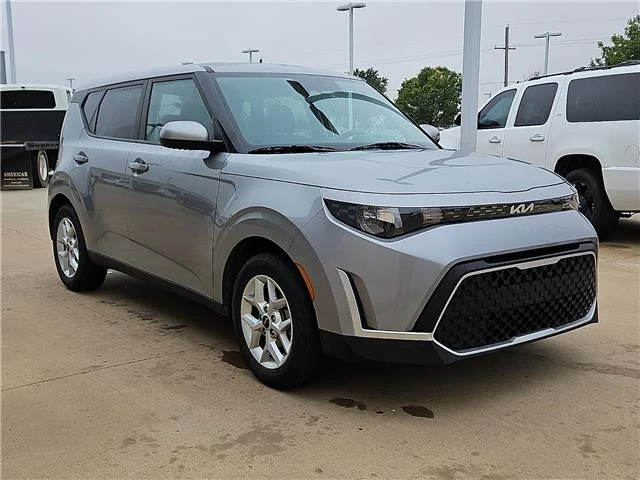 Used 2025 Gray KIA LX (IVT) image 4