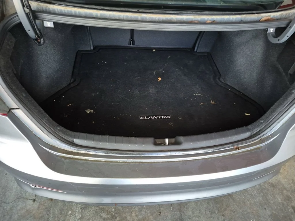 Used 2018 Gray Hyundai SE image 12