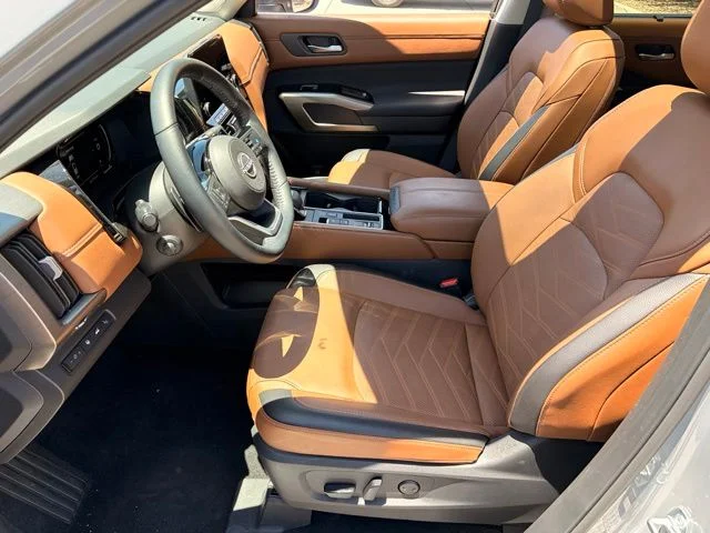 Used 2025 Gray Nissan Platinum image 9