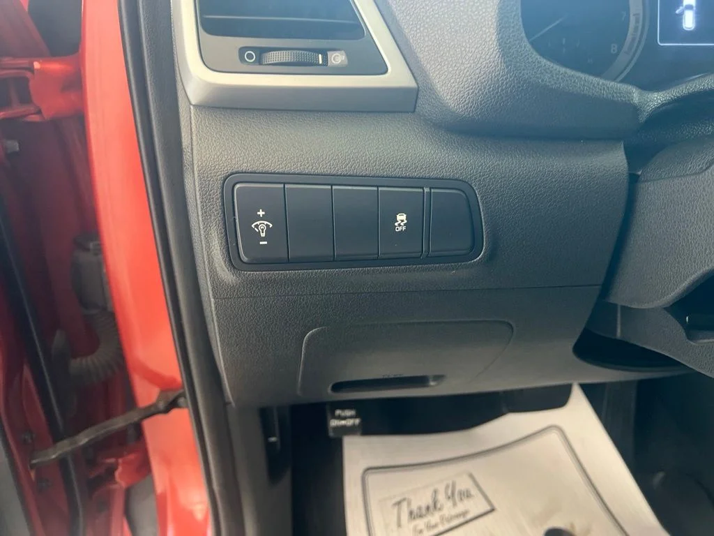 Used 2017 Sunset Hyundai SE image 15