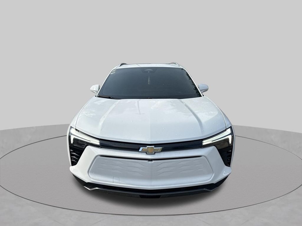 Used 2024 Summit White Chevrolet LT image 11