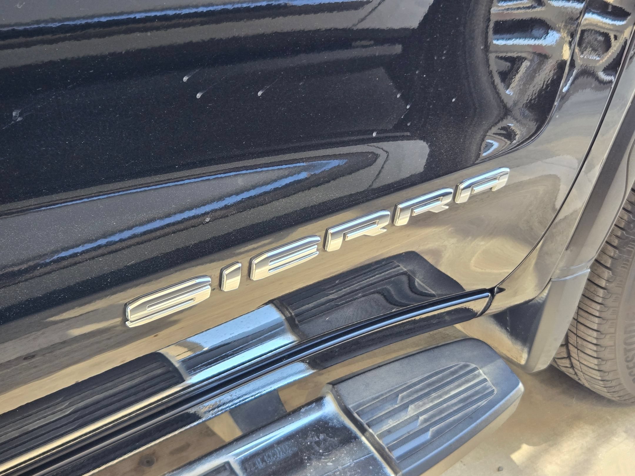 Certified Used 2024 Onyx Black GMC SLT image 8