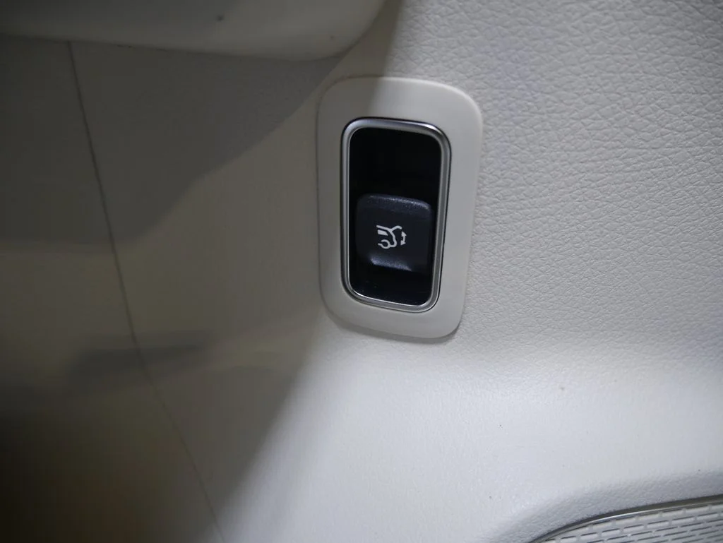 New 2026 Polar White Mercedes-Benz GLB 250 image 19