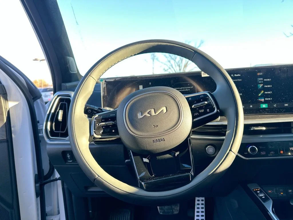 Used 2025 White Kia X-Pro SX Prestige image 33