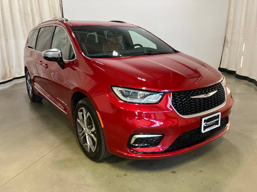 2026 Chrysler Pacifica Pinnacle AWD's photo