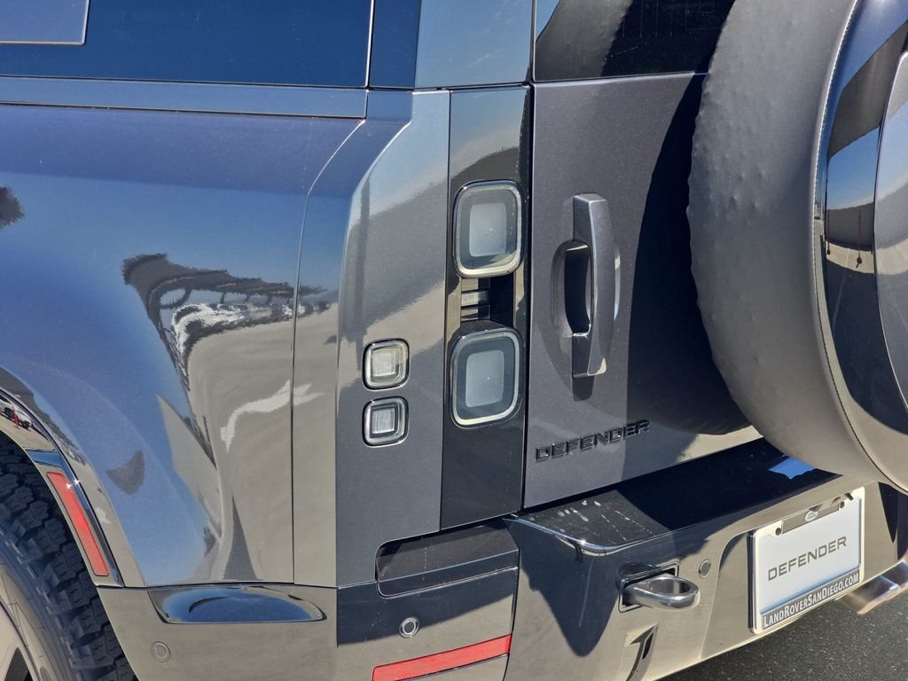 New 2026 Carpathian Grey Land Rover X-Dynamic SE image 35