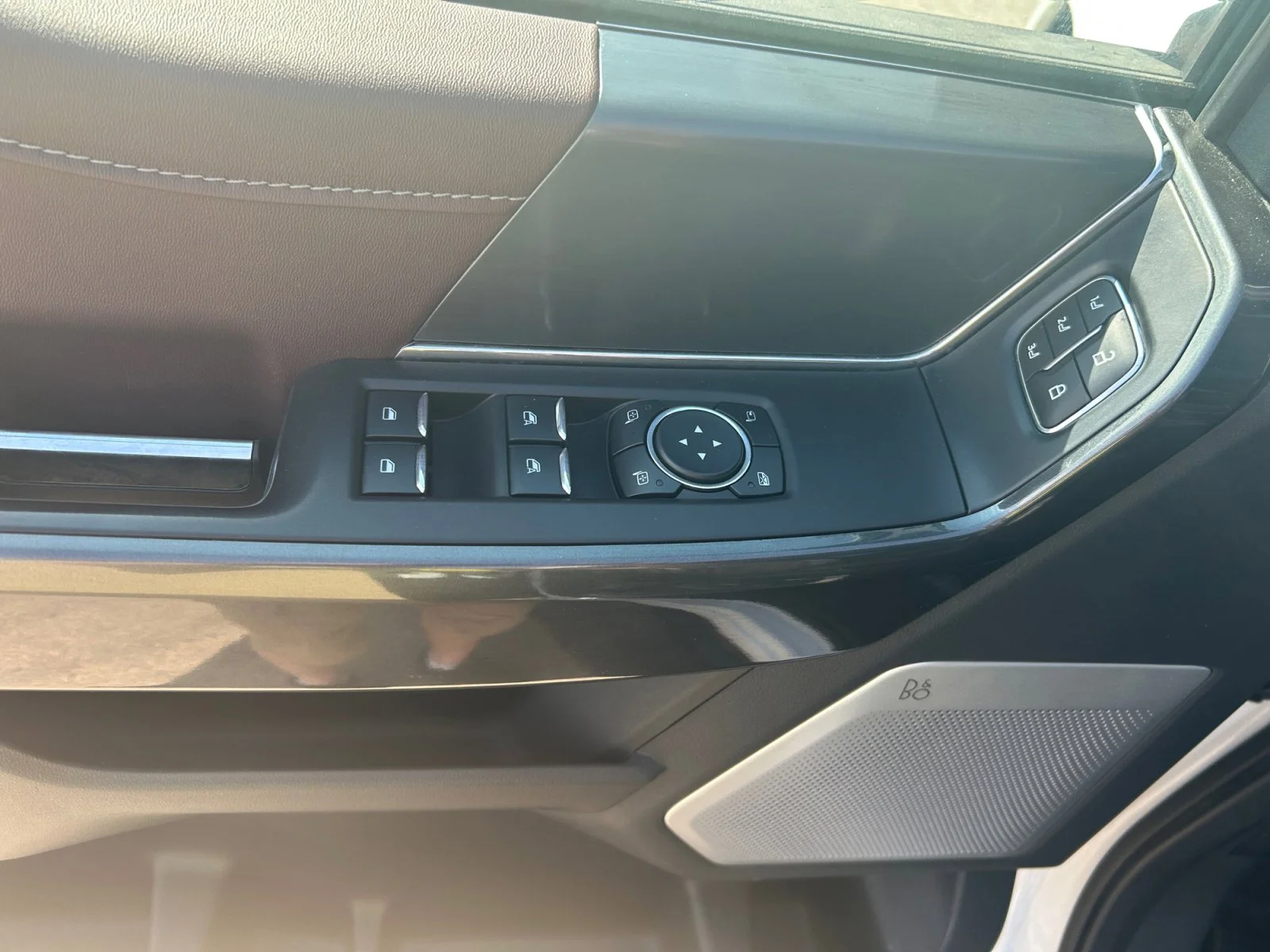 Used 2023 WHITE Ford LARIAT SuperCrew image 17
