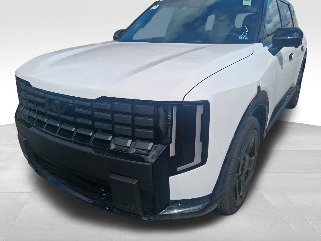 Used 2027 White Kia  image 2