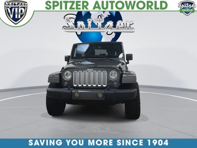 Used 2017 Gray Jeep Unlimited Sahara image 3