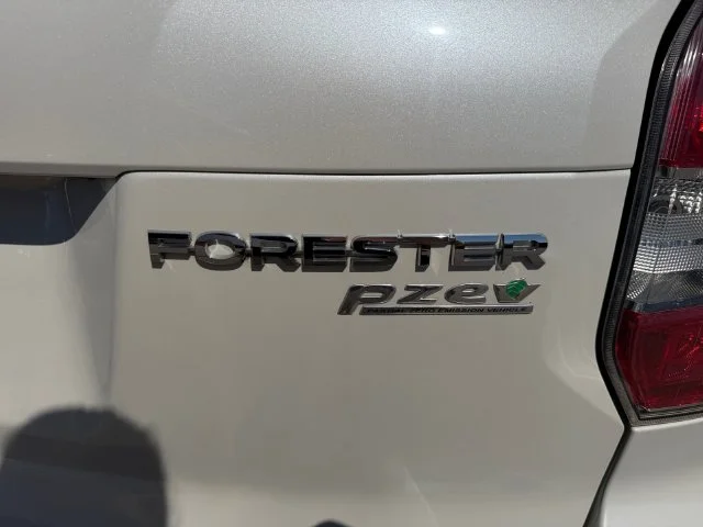 Used 2015 White Subaru 2.5i Premium image 43
