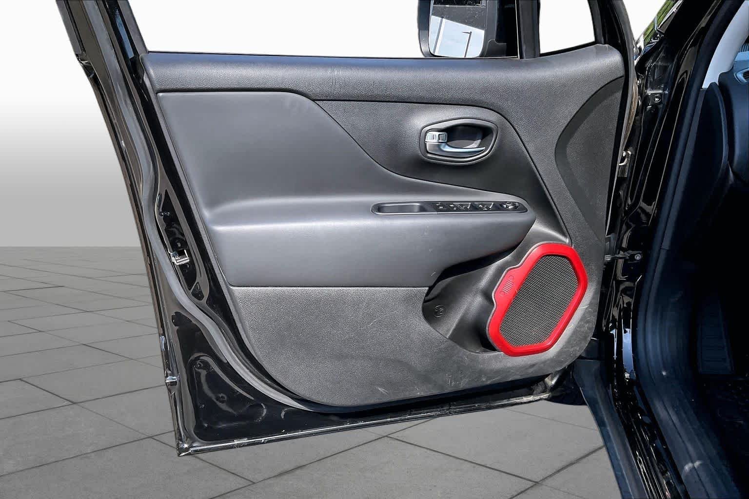 Certified Used 2022 BLACK CLEAR COAT Jeep Trailhawk image 21