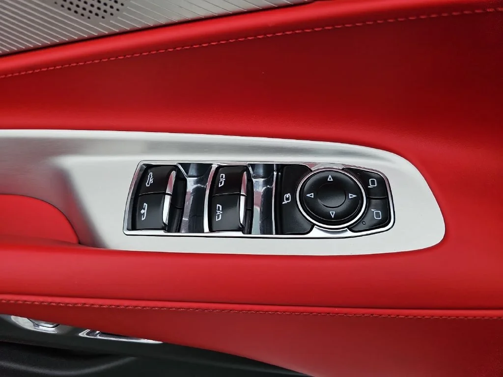 Used 2022 White Chevrolet Stingray image 28
