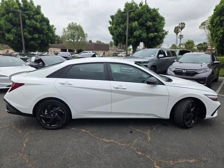 Used 2026 White Hyundai SEL Sport image 5