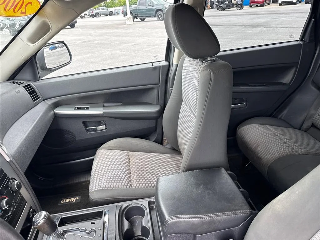 Used 2009 Green Metallic Jeep Laredo image 11