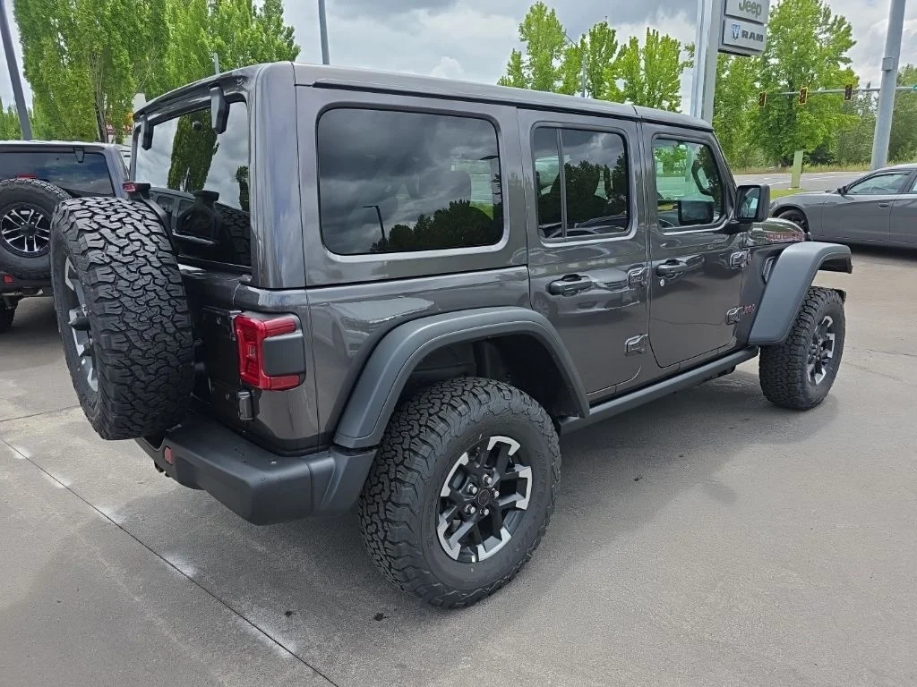 New 2026 Granite Crystal Metallic Clear-Coat Exterior Paint Jeep Rubicon image 5