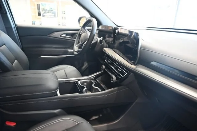 New 2026 Mosaic Black Metallic Chevrolet LT image 14