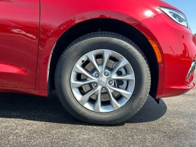 2026 Chrysler Pacifica Limited - Photo 17