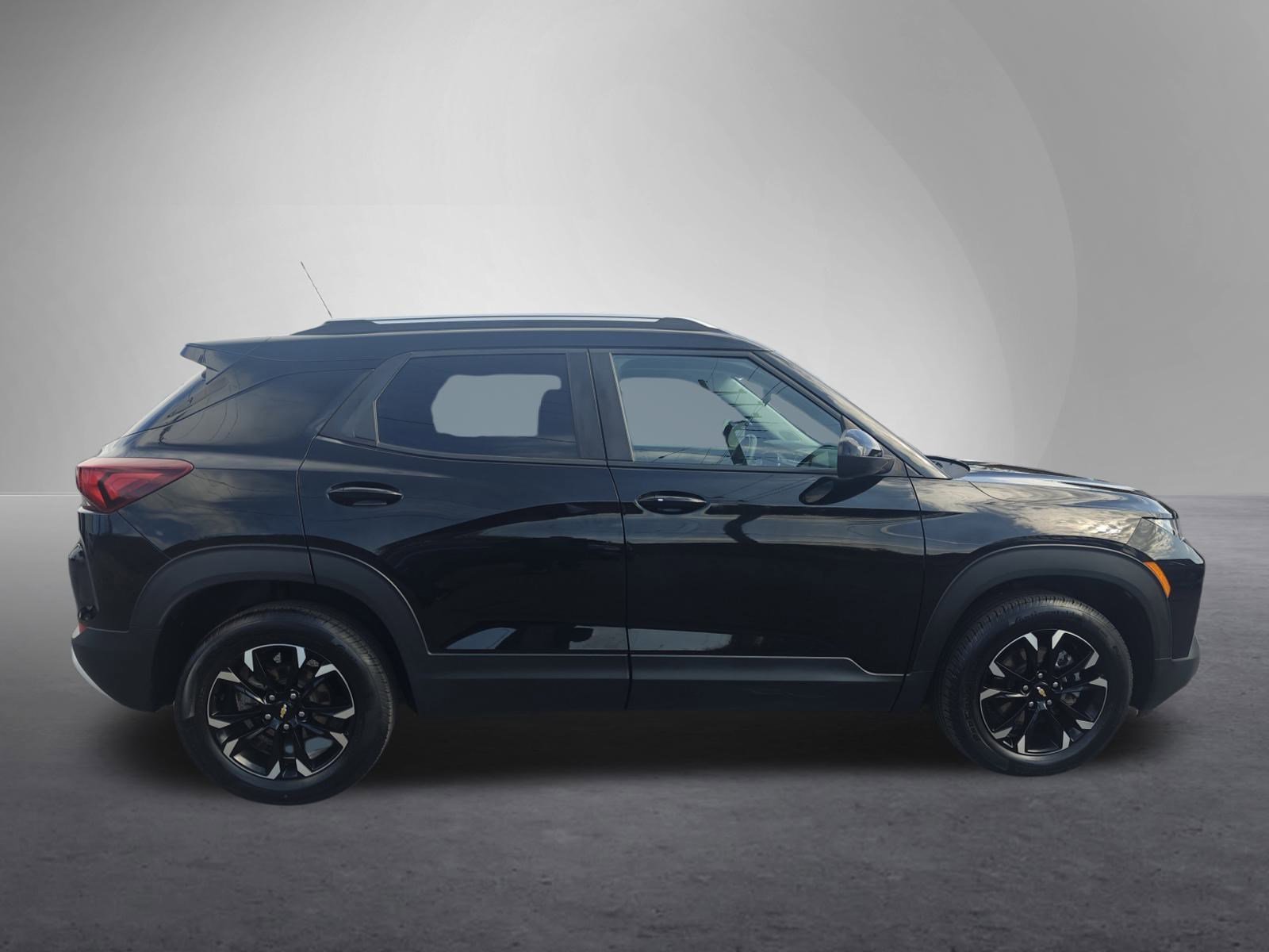 2023 Chevrolet Trailblazer LT photo 2