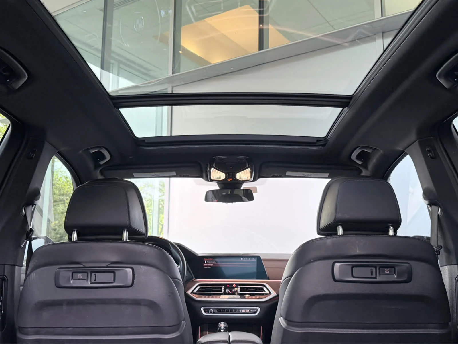 Used 2022  BMW sDrive40i image 25