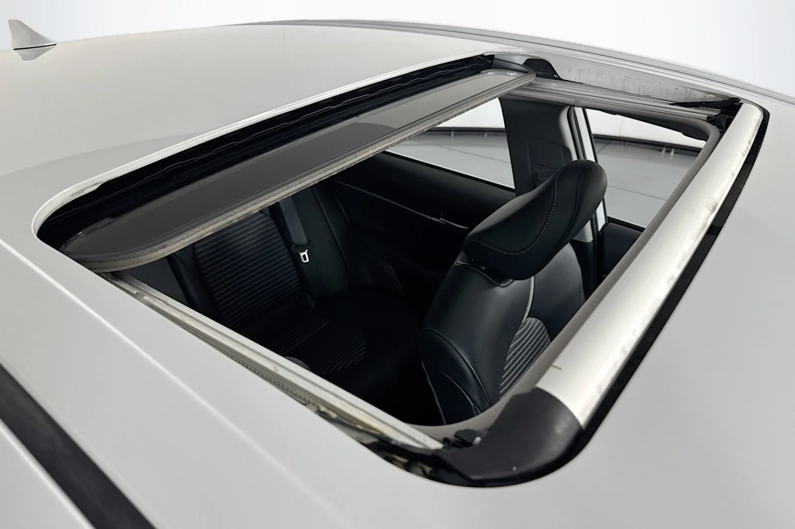 Used 2022 ASH GRAY Toyota Hybrid SE image 21