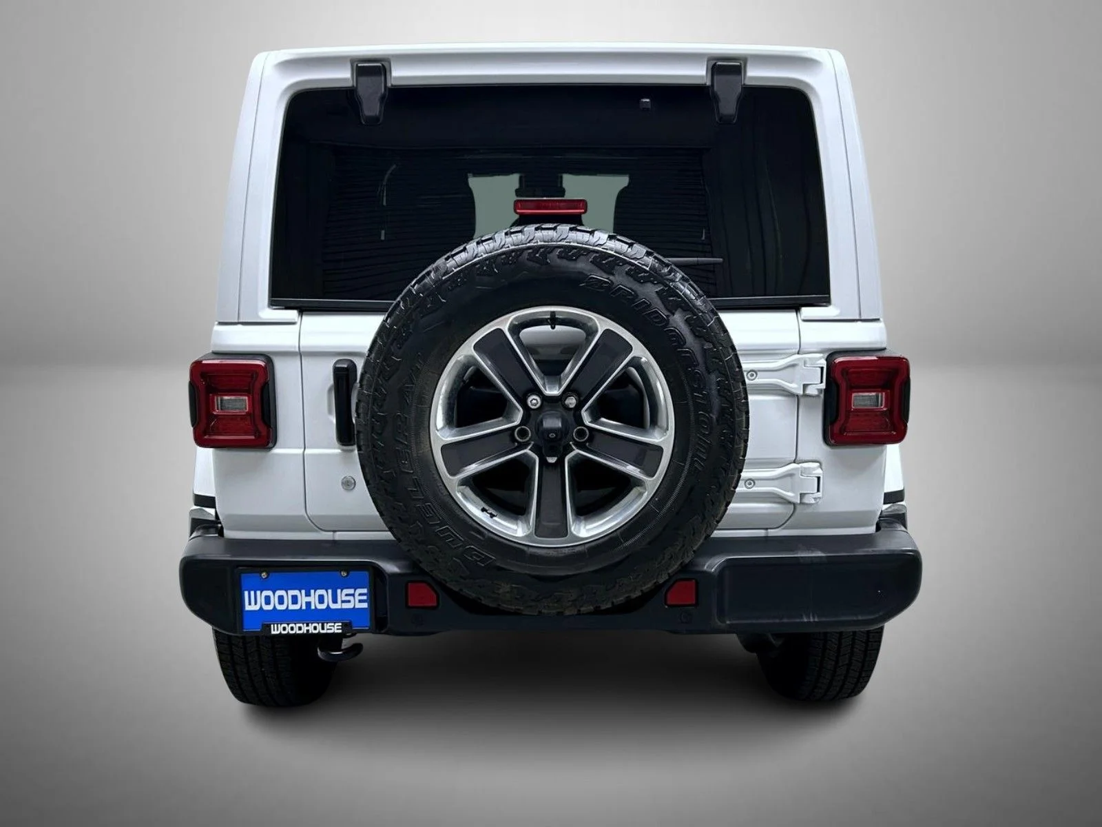 Used 2019 White Jeep Unlimited Sahara image 6