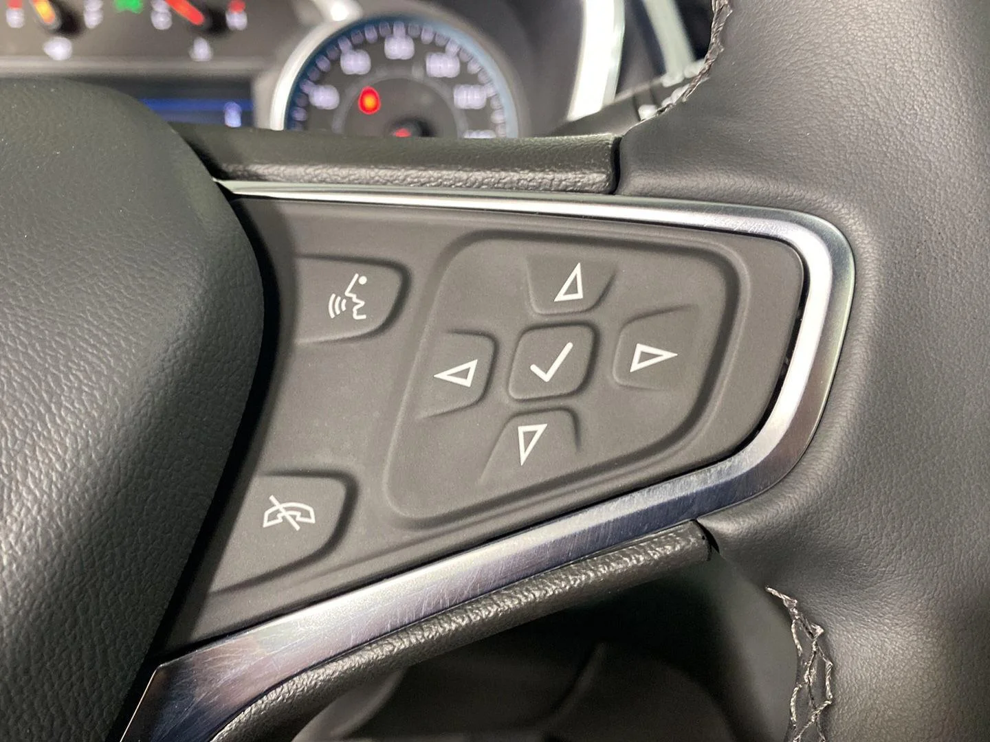 Used 2023 Sterling Gray Metallic Chevrolet LT image 19