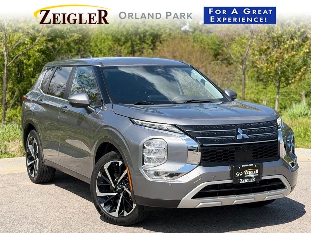 2023 Mitsubishi Outlander SE 2WD's photo