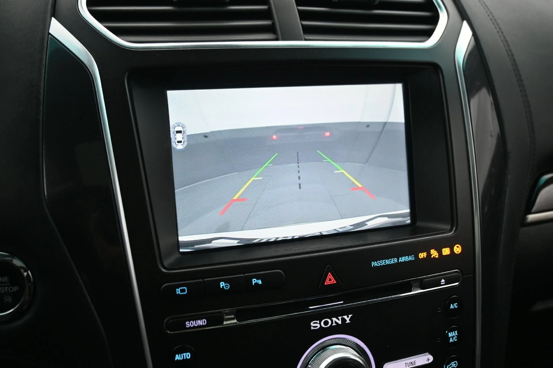 Used 2017  Ford Platinum image 21