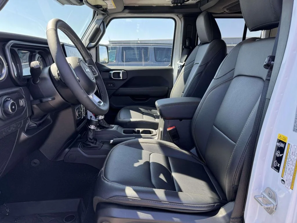2025 Jeep Wrangler 4-Door Sahara - Photo 13