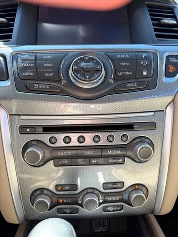 Used 2018 Pearl White Nissan SL image 15
