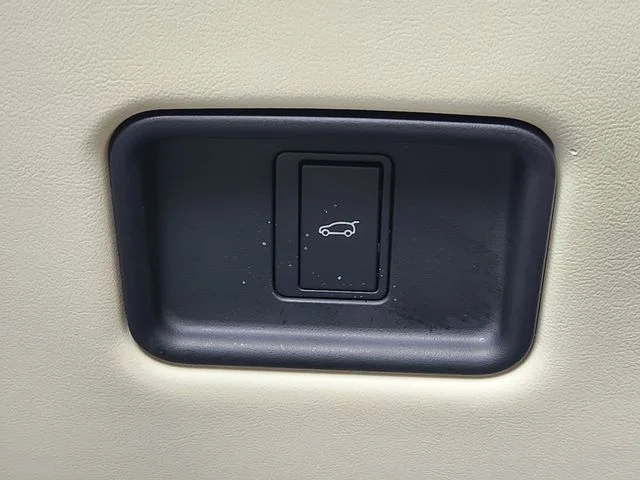 Certified Used 2024 Black Land Rover SE image 21