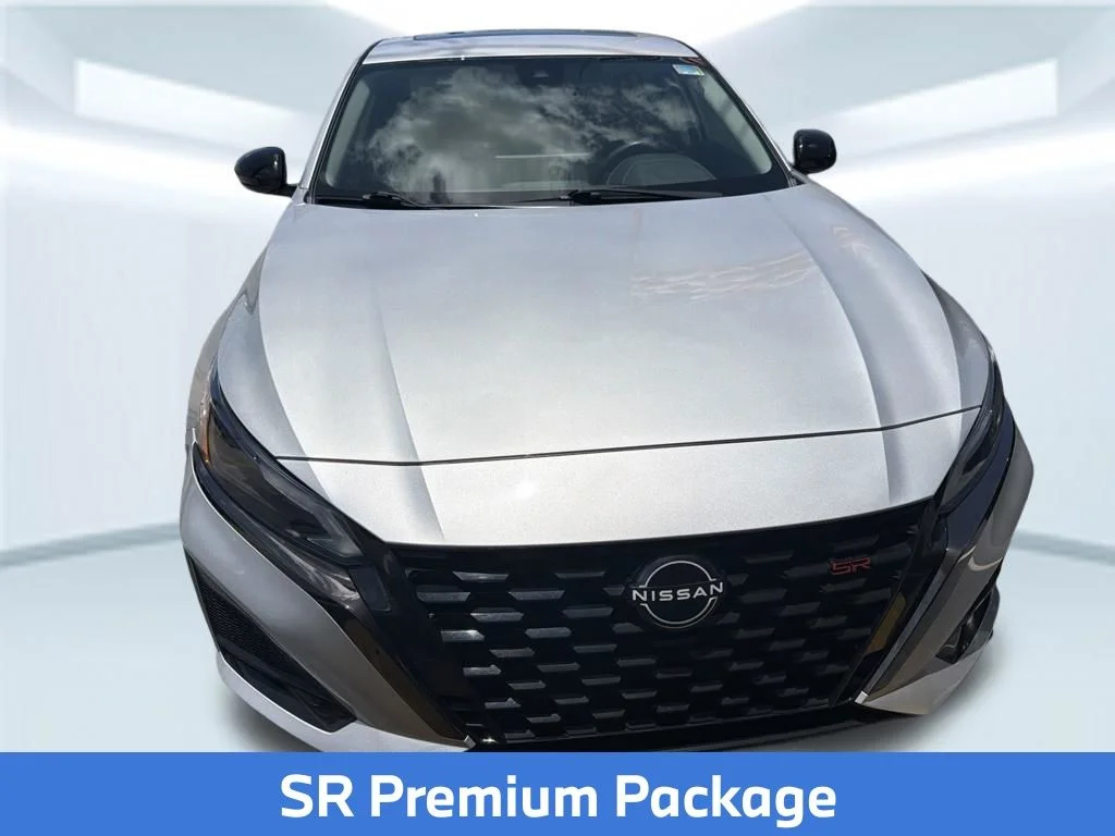 Used 2023 Silver Nissan 2.5 SR image 2
