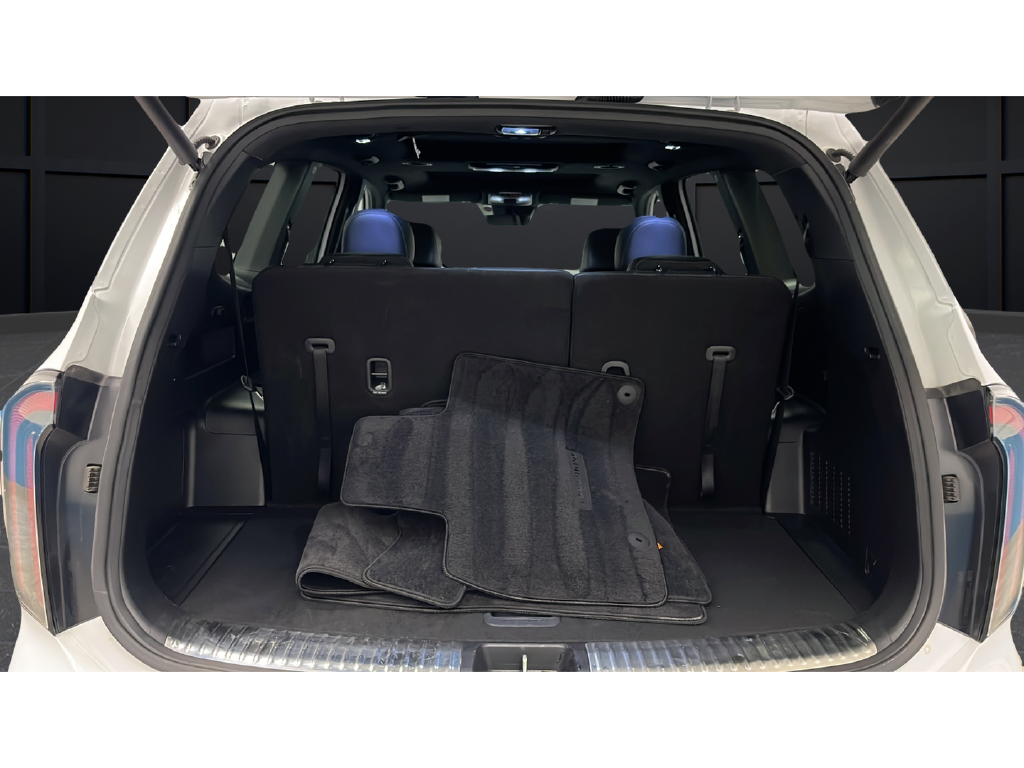 Used 2025 Glacial White Pearl Kia SX X-Line image 28