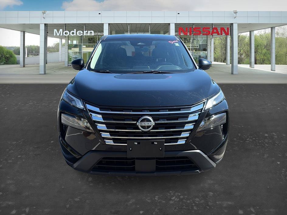 Used 2025 Super Black Nissan SV image 8