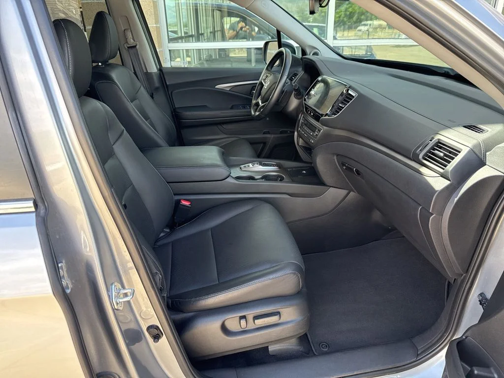 Used 2025 Black Honda RTL image 21