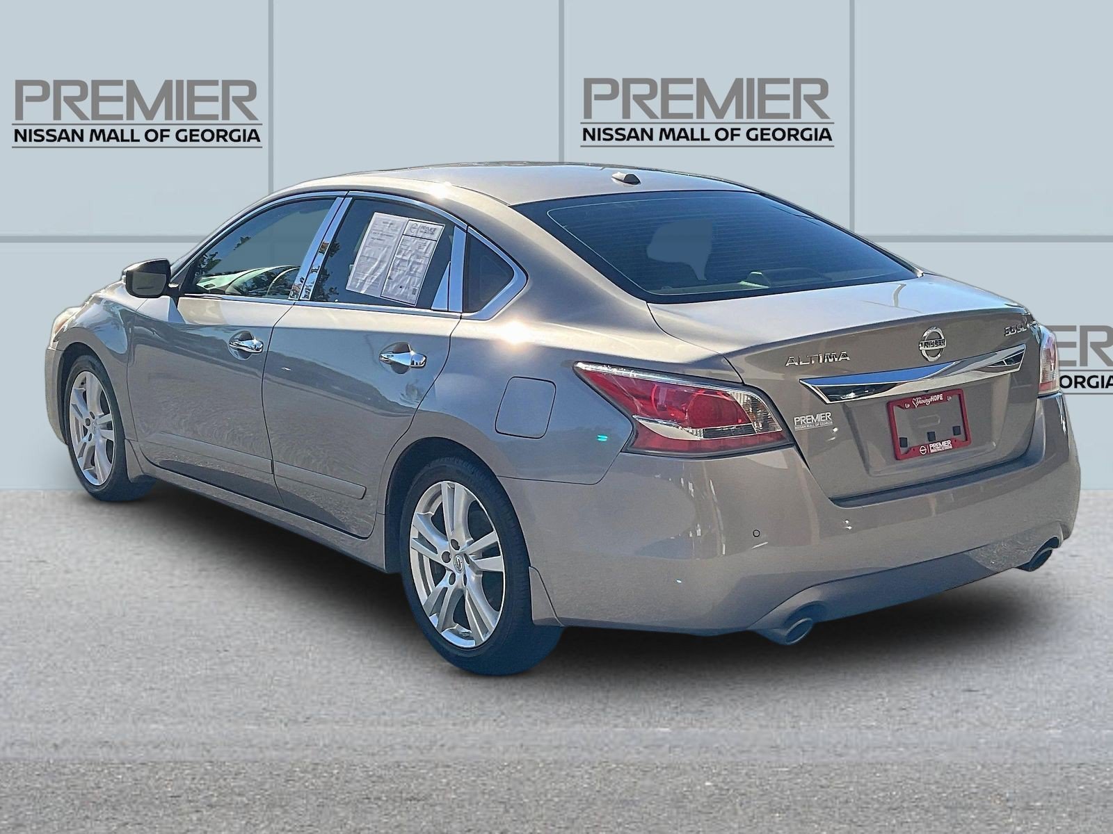 Used 2015 Beige Nissan 3.5 SL image 5