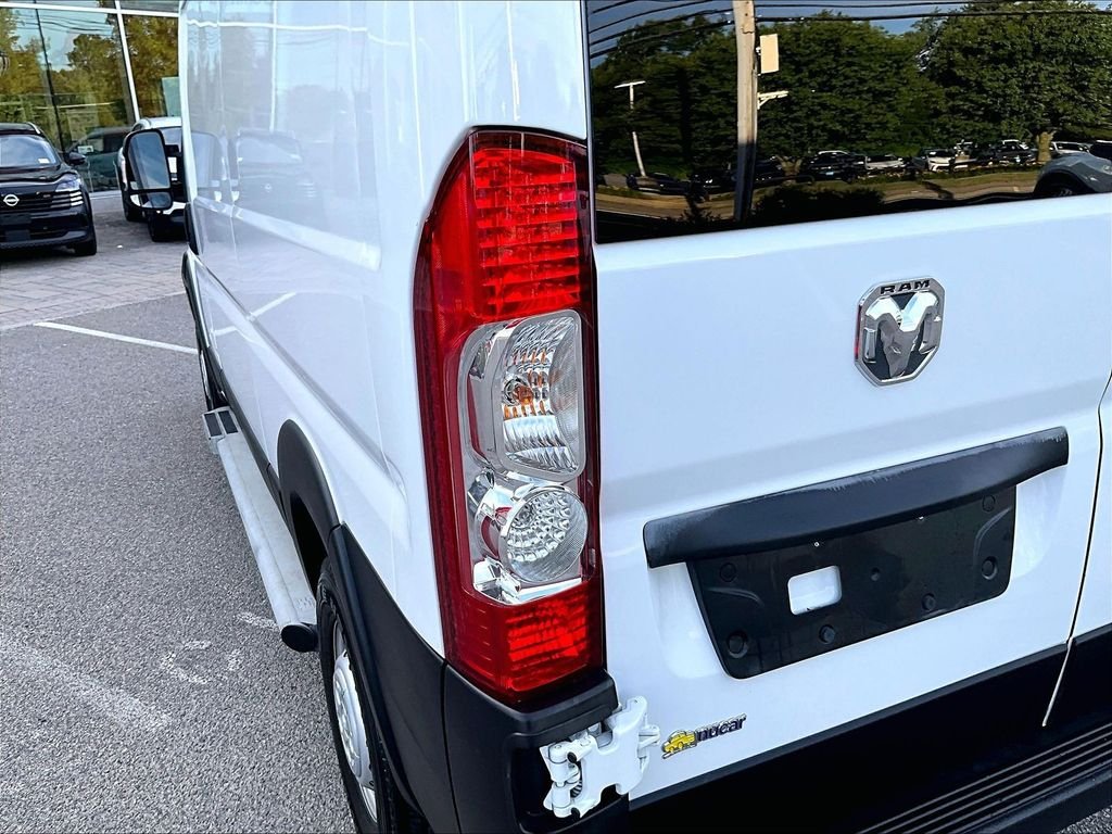 Used 2025 White Ram Base image 31