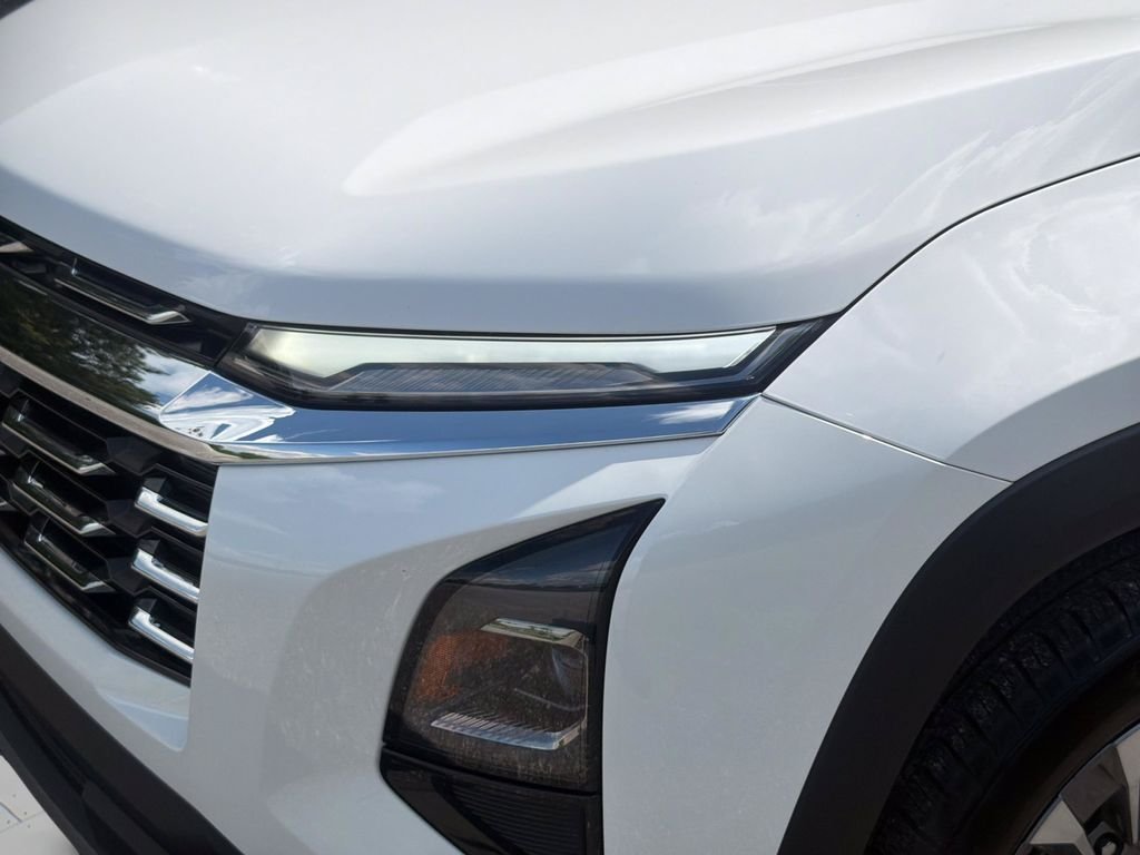 Used 2025 White Chevrolet LT image 10