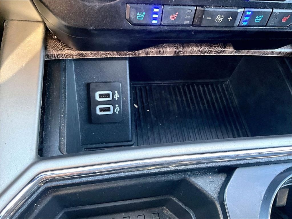 Used 2019 Black Metallic Ford Lariat image 27