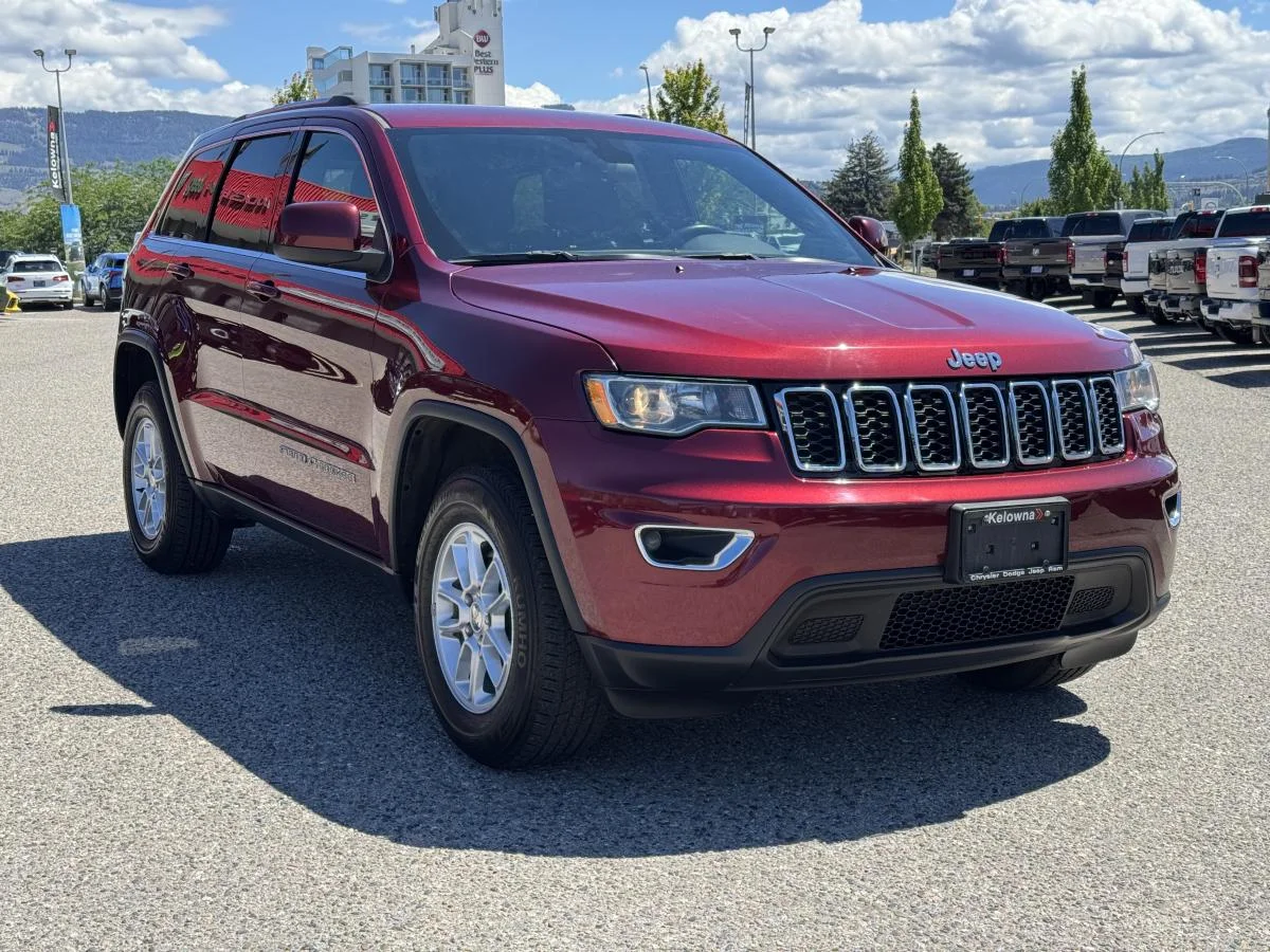 Used 2018 Red Jeep Laredo 4wd image 4