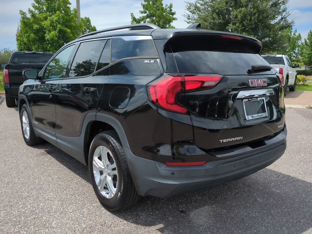 Used 2019 Ebony Twilight Metallic GMC SLE image 4