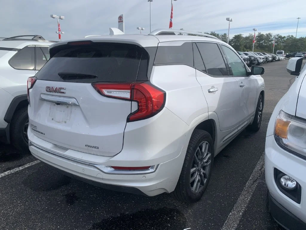 Used 2023 White GMC Denali image 2