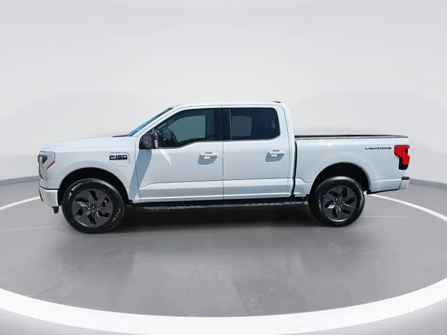 Used 2025 White Ford Flash image 2